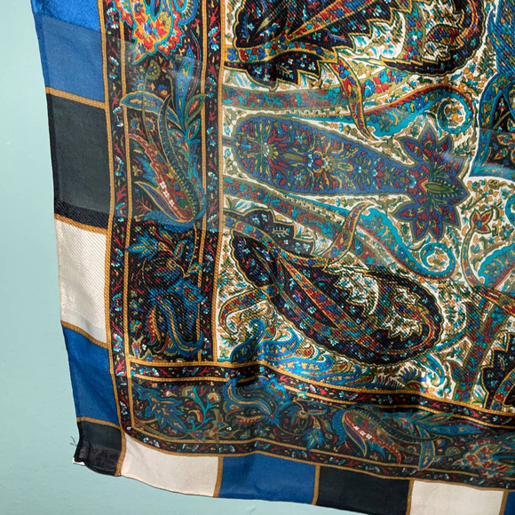 Yves Saint Laurent YSL Large 100% Silk Paisley Print Scarf Shawl Babushka - Picture 11 of 15